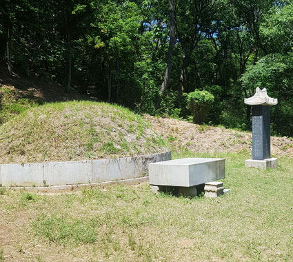 Tomb of Kim Chang Suk in Seoul